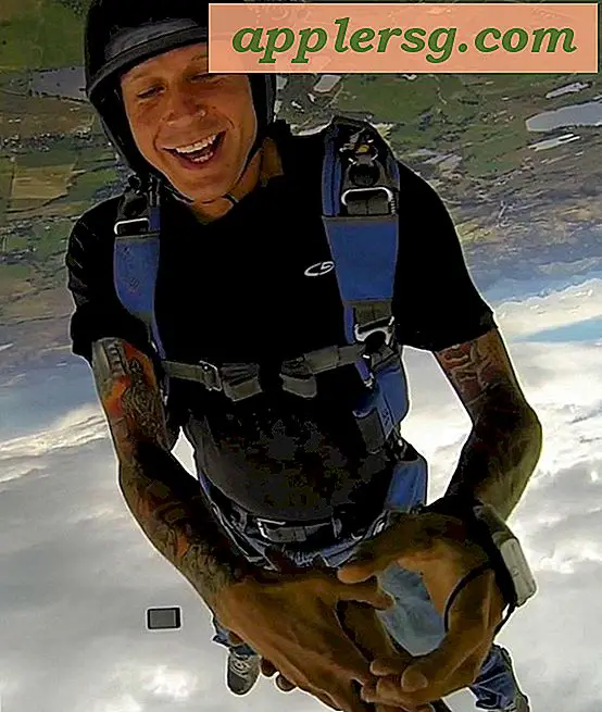 Hilarious Picture Fanger det præcise øjeblik en Skydiver mister iPhone i midten af ​​Free Fall
